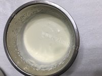可口的双色慕斯流心蛋糕做法图解13)