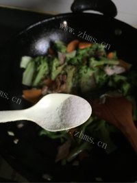 家常菜西兰花炒肉做法图解8)