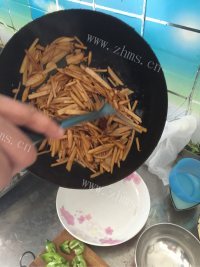 香甜可口的炒土豆丝做法图解8)