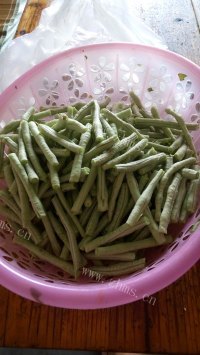 唇齿留香的清炒豇豆做法图解1)