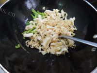 家常菜青椒炒豆皮做法图解5)