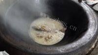 美味的鲫鱼塞肉做法图解5)