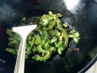家常菜梅干菜炒苦瓜