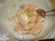 自制蛋皮鸡肉卷做法图解3)