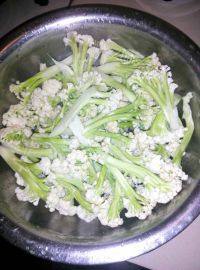 营养丰富的肉炒菜花做法图解2)