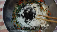 好吃的胡萝卜菠菜饼做法图解9)
