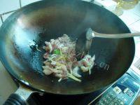 家常菜青椒毛豆炒肉丝做法图解10)