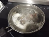 美味的山药排骨粥做法图解3)