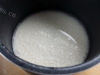 美味的南瓜胡萝卜酱肉焖饭做法图解3)