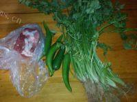 酥脆芹菜炒肉片做法图解1)