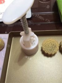美味的椒盐五仁月饼做法图解10)