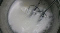 自制烫面戚风做法图解12)