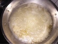 好吃的腊肉汤炖春笋做法图解3)