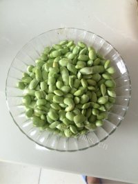 家常菜青椒炒毛豆做法图解1)