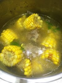 回味无穷的玉米骨头汤