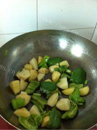 营养美食土豆炖鸡肝做法图解4)