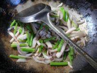 芹菜洋葱炒墨鱼鲞做法图解11)