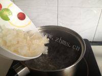 营养早餐银耳雪梨粥做法图解3)