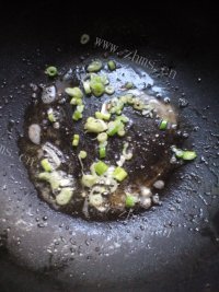 美味的南瓜虾仁炒饭做法图解4)