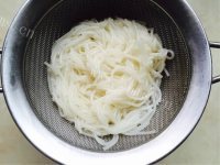 美味的青菜瘦肉面条粥做法图解10)