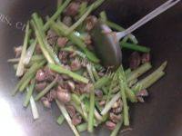 美味芹菜炒鸡胗做法图解6)