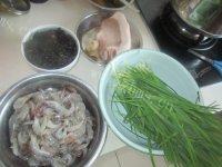 简易韭菜虾仁水饺做法图解1)