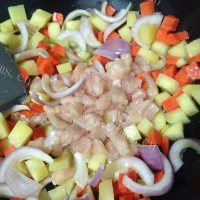 好吃的咖喱鸡肉土豆饭做法图解7)