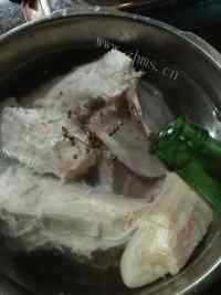 鲜美白萝卜肉丸牛骨汤做法图解4)