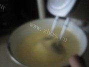自制电饭煲香蕉蛋糕做法图解5)