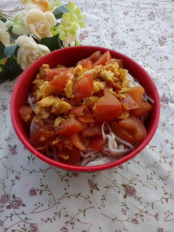 诱人的西红柿鸡蛋面