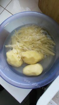 诱人的清炒土豆丝做法图解2)