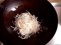 家常菜炝拌金针菇做法图解2)
