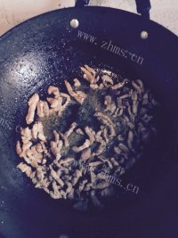 家常酱爆青椒肉丝做法图解6)
