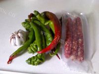 家常菜青椒炒腊肠做法图解1)