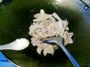 红烧肉茄子做法图解4)