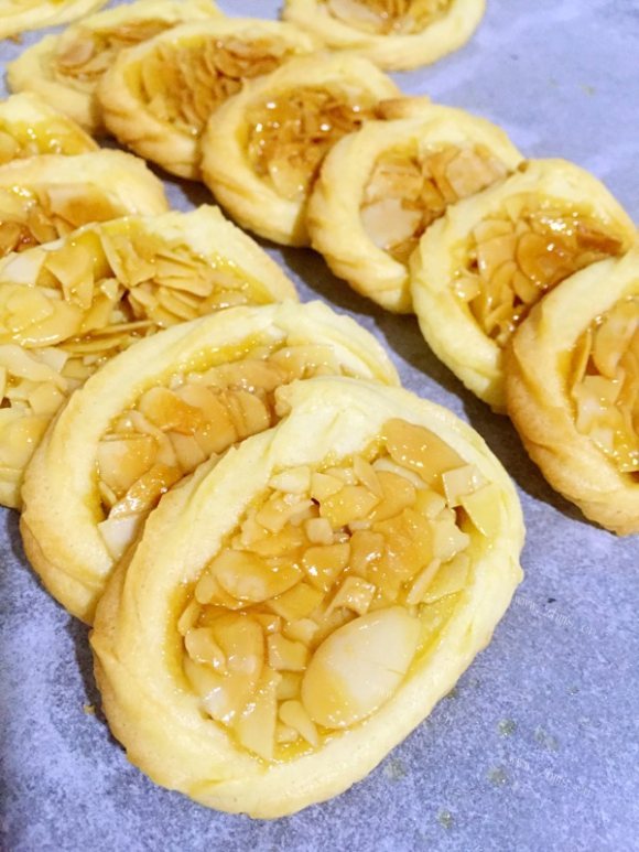 喷香的罗马盾牌饼干