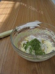 自制绿茶松糕做法图解3)