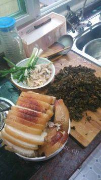 家常菜梅菜扣肉做法图解2)