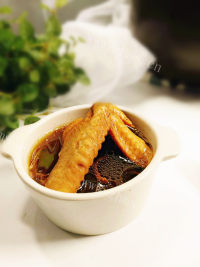 美味的砂锅虫草花炖鸡做法图解5)