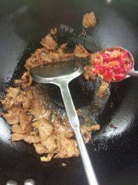 美味的农家小炒肉做法图解4)