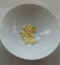 香气浓郁的鱼丸酸辣粉做法图解5)