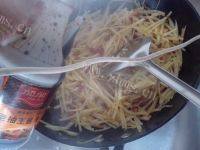 家常菜麻辣土豆丝做法图解6)