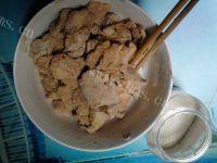 美味的红薯粉蒸肉做法图解3)