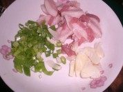 肉炒西兰花做法图解2)