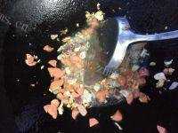 简易的菠萝炒饭做法图解5)