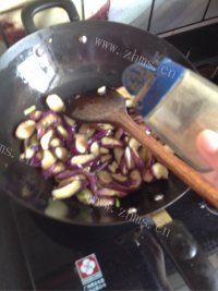 家常菜炒茄片做法图解7)