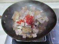 美味下饭的剁椒芋头烧带鱼做法图解13)