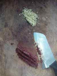家常菜芹菜炒肉末做法图解3)