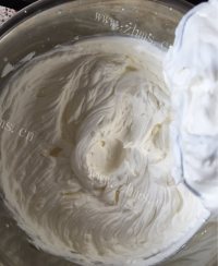 自制抹茶冰淇淋做法图解5)