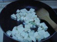尖椒豆腐做法图解4)